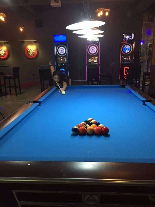 保齡球館飛鏢機圖